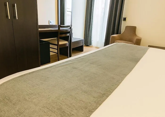 Vtz Plaza Espana Szálloda 2*